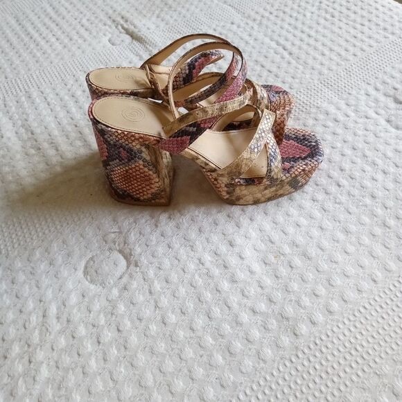 Urban Outfitters Gigi Strappy Platform Sandal Tan Size 6 - Picture 3 of 8